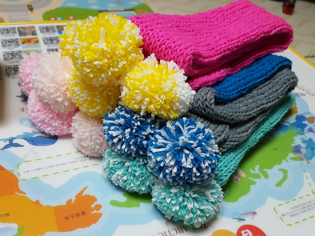 Plastic Pom Pom Maker for Knitters