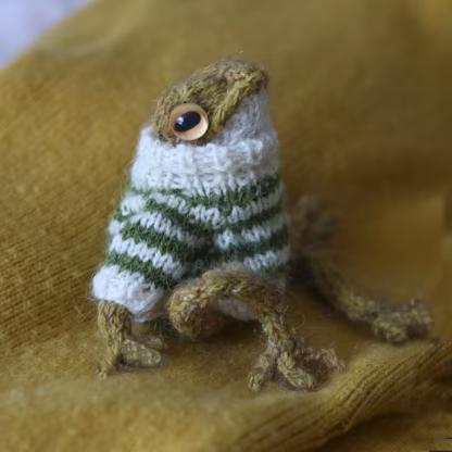 Small Knitted Frog Pattern