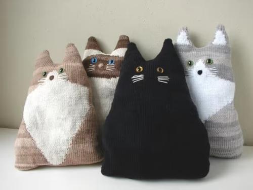 Easy Cat Cushion Knitting Pattern with 4 Styles
