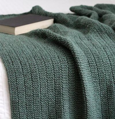 Easy Beginner Blanket Knitting Pattern in Garter Stitch Stripe Effect